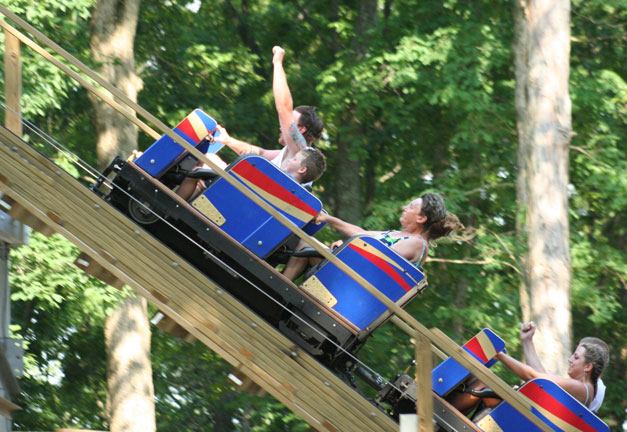 Voyage, The photo from Holiday World