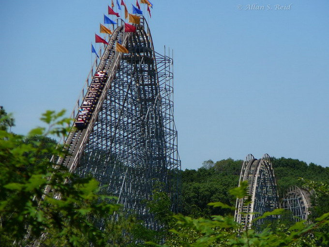 Voyage, The photo from Holiday World