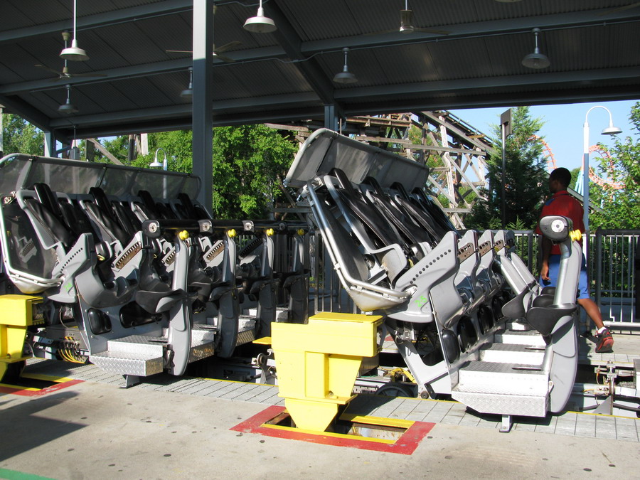 Nighthawk photo from Carowinds